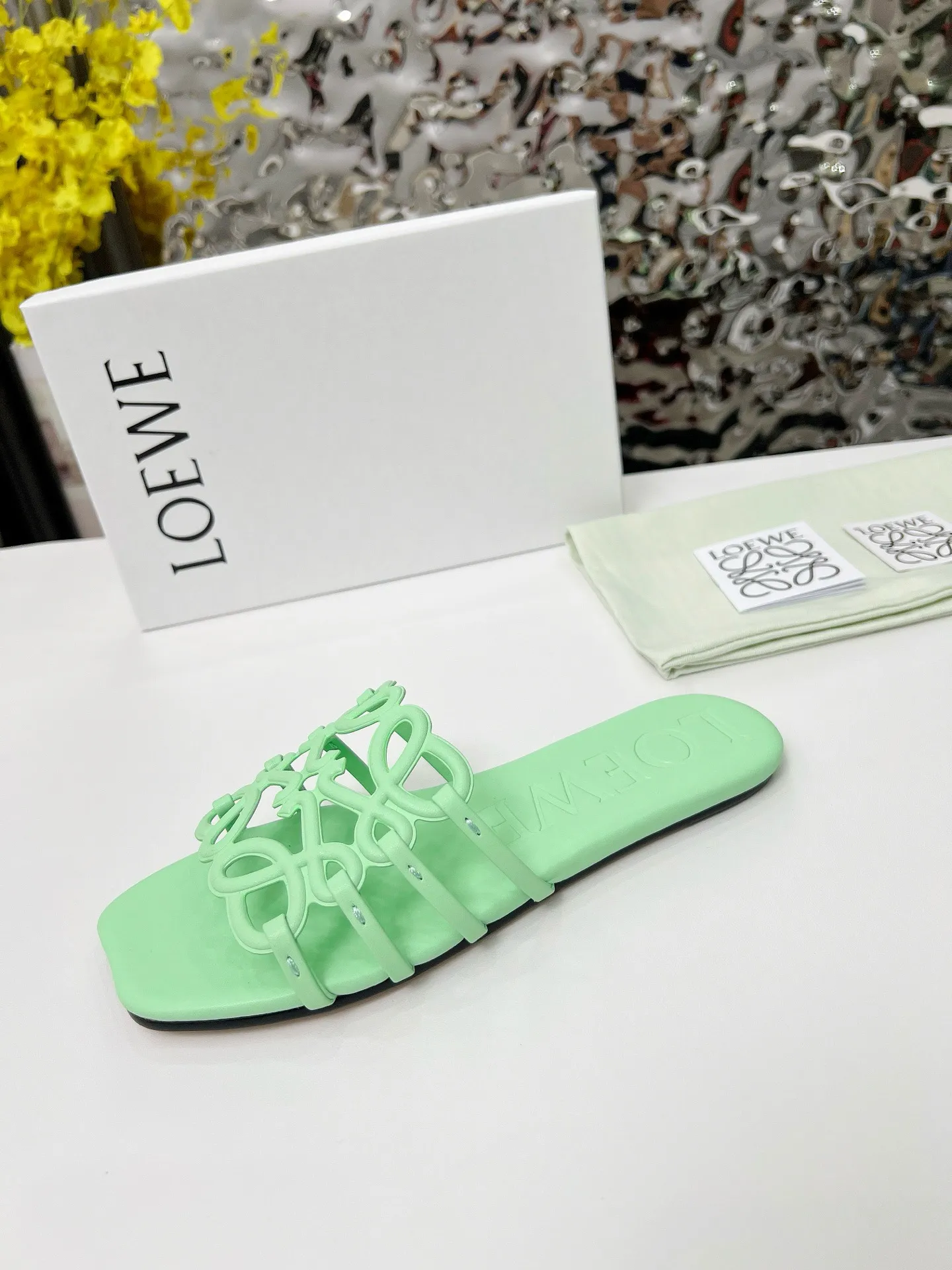 👟👟Ex-factory price 340👟👟 Genuine leather sole +40 LOEWE2025SS summer limited-edition hollow slippers, really easy to wear! ! ! Really highly recommended to all little fairies. Like a rubber sole. Genuine leather sole. 35-43